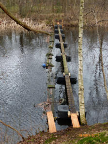 Links de oude 'dassenbrug', rechts de nieuwe. Foto: Hans Vink.