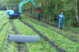 Afrastering wordt ingegraven